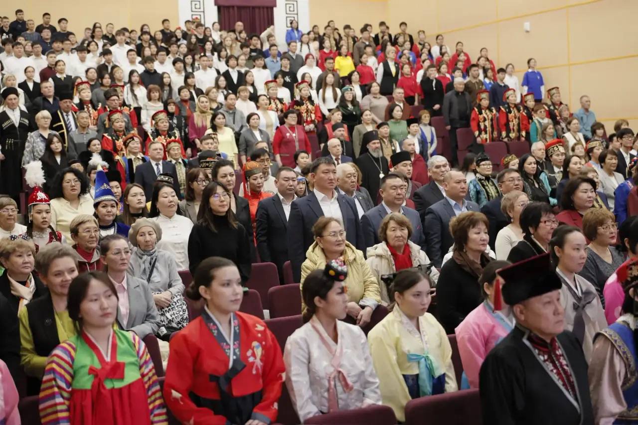 Бату Хасиков: В Калмыкии дали старт Году единства народов России Бату Хасиков: В Калмыкии дали старт Году единства народов России