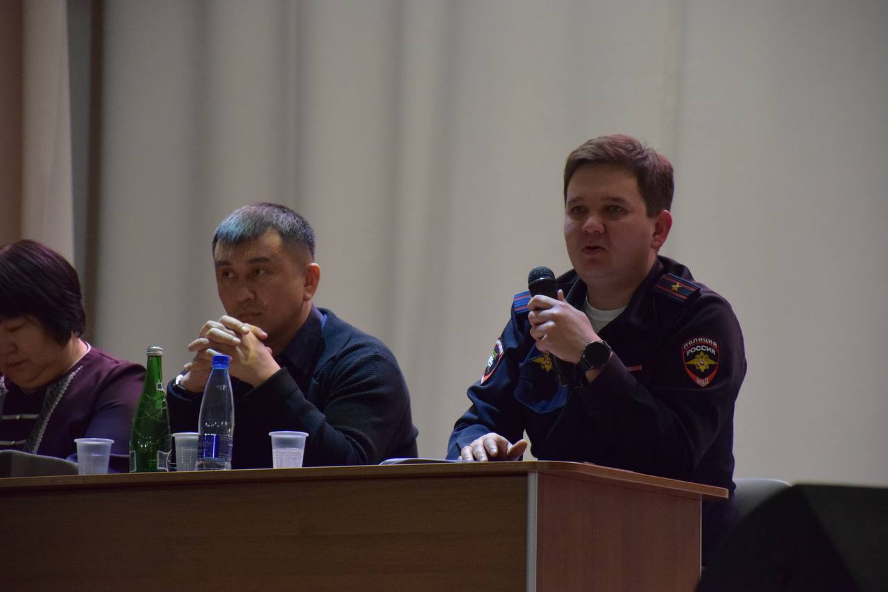 В Черноземельском районе прошло районное родительское собрание по вопросам детской дорожной безопасности