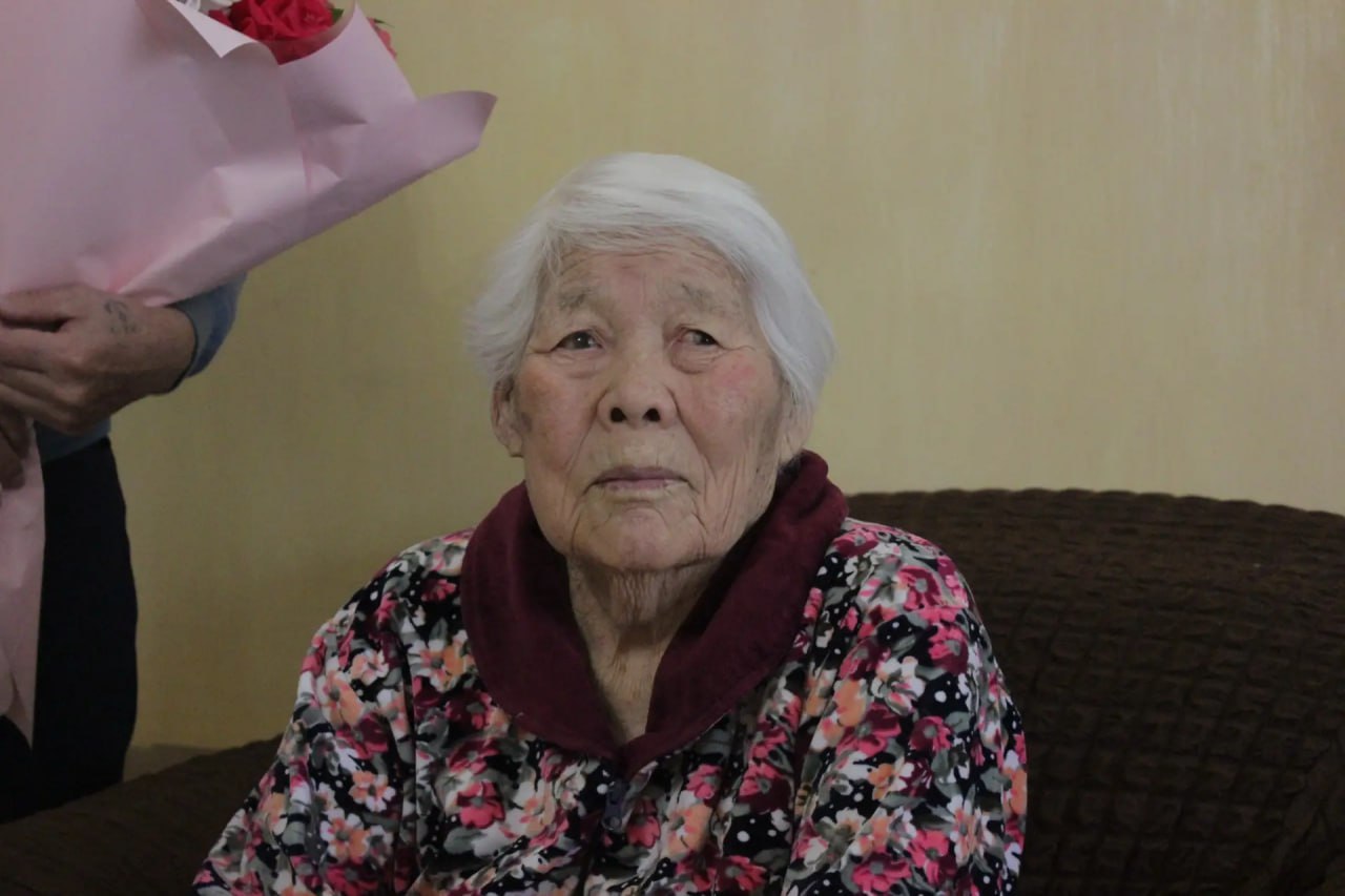 98 лет исполнилось ветерану труда Болхе Очировой из Элисты