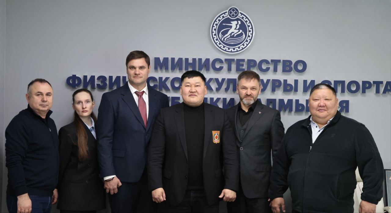 Накануне старта Первенства Южного федерального округа по боксу среди юношей и девушек 13–14 лет состоялась рабочая встреча под председательством министра физической культуры и спорта Республики Калмыкия Константина Батырова