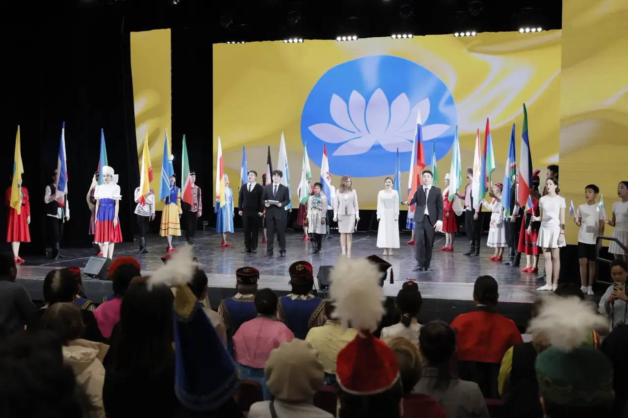 Бату Хасиков: В Калмыкии дали старт Году единства народов России Бату Хасиков: В Калмыкии дали старт Году единства народов России