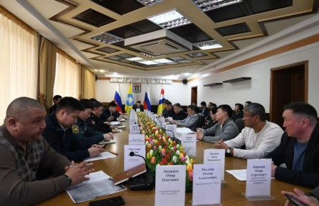 В Администрации Элисты прошло еженедельное аппаратное совещание под председательством Первого заместителя Бориса Кальдинова с участием Главы города - председателя ЭГС Максима Сорокина и руководителей структурных подразделений
