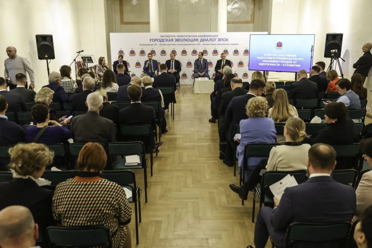 Глава Элисты обсудил в Москве развитие городской среды и транспорта на конференции Союза российских городов Глава Элисты обсудил в Москве развитие городской среды и транспорта на конференции Союза российских городов