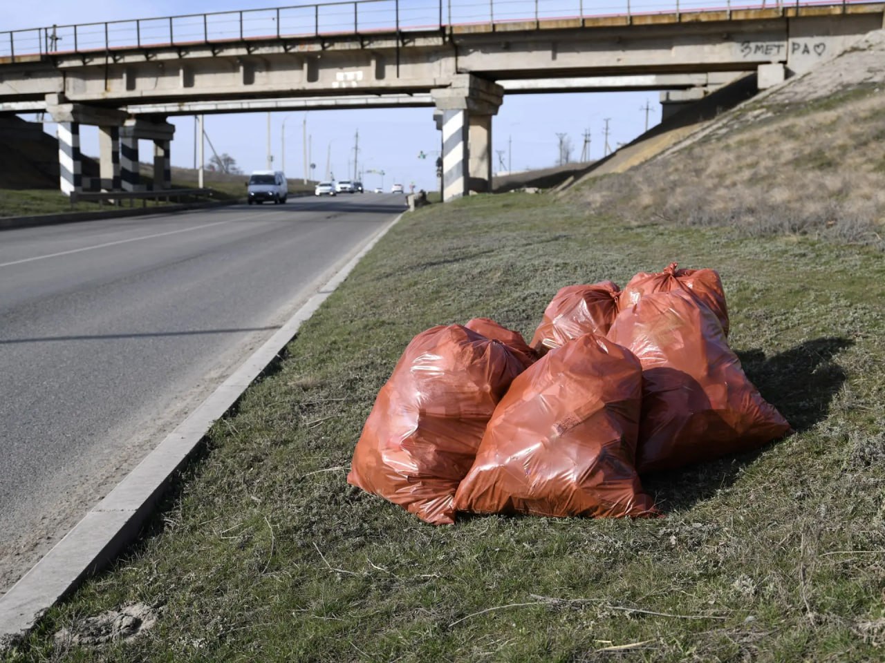 В Элисте стартовал сезон субботников В Элисте стартовал сезон субботников