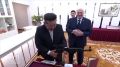 В ходе визита в КНДР Лукашенко подарил Ким Чен Ыну автомат