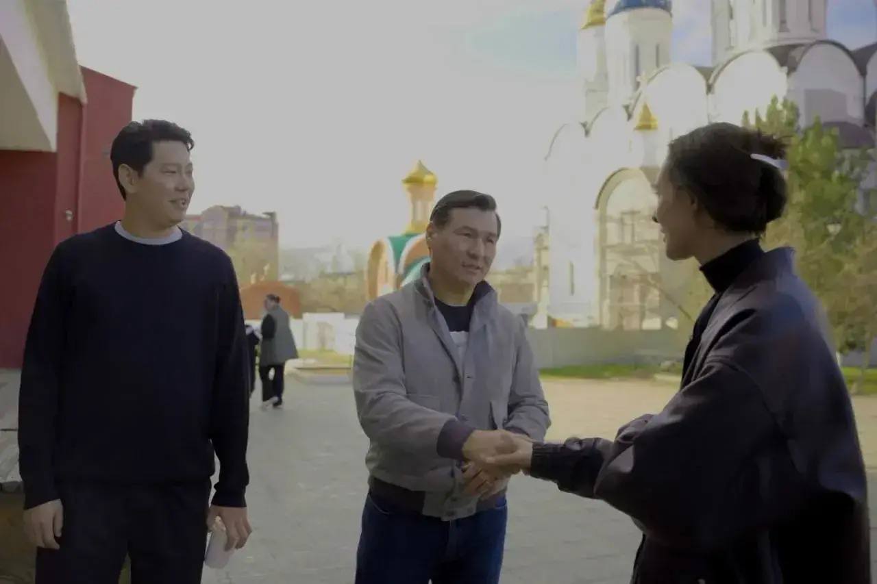 Бату Хасиков: Поздравляю нашего земляка, знаменитого актера театра и кино, кинорежиссера и продюсера Евгения Сангаджиева с выходом его новой режиссерской работы «Космическая собака Лида» Бату Хасиков: Поздравляю нашего земляка, знаменитого актера театра и кино, кинорежиссера и продюсера Евгения Сангаджиева с выходом его новой режиссерской работы «Космическая собака Лида»