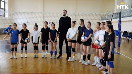 Урок от чемпиона. В Элисте на паркете Дворца спорта им. Н. М. Калдарикова прошел уникальный мастер-класс