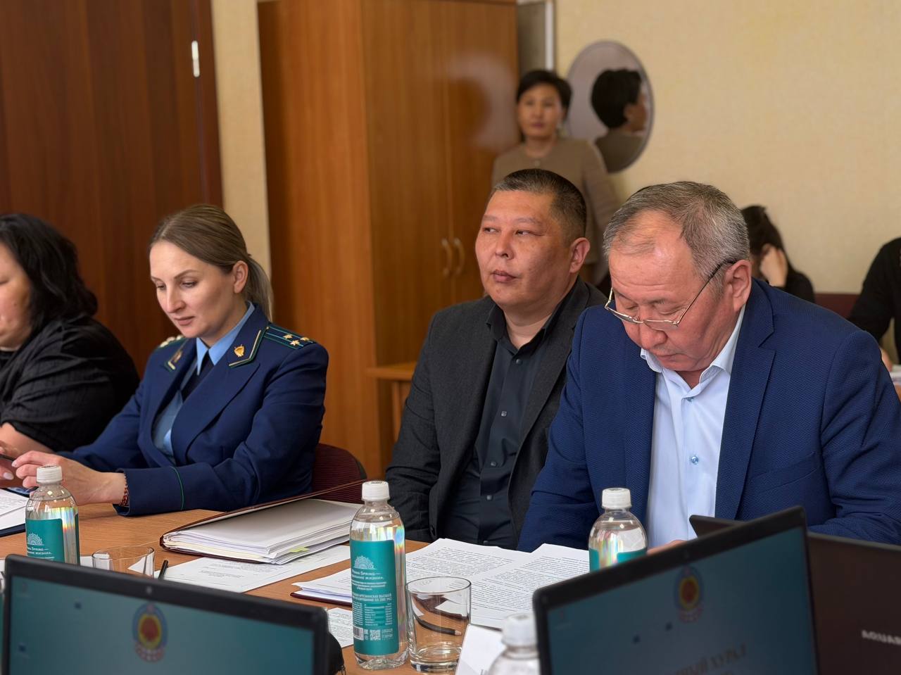 Комитет Народного Хурала (Парламента) Республики Калмыкия по законодательству, государственному строительству, местному самоуправлению и противодействию коррупции Комитет Народного Хурала (Парламента) Республики Калмыкия по законодательству, государственному строительству, местному самоуправлению и противодействию коррупции