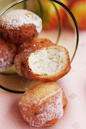Необычный десерт: творожные пончики для всей семьи