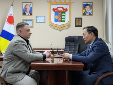 Максим Сорокин: Провели встречу с новым руководителем Целинного района Басангом Убушаевым