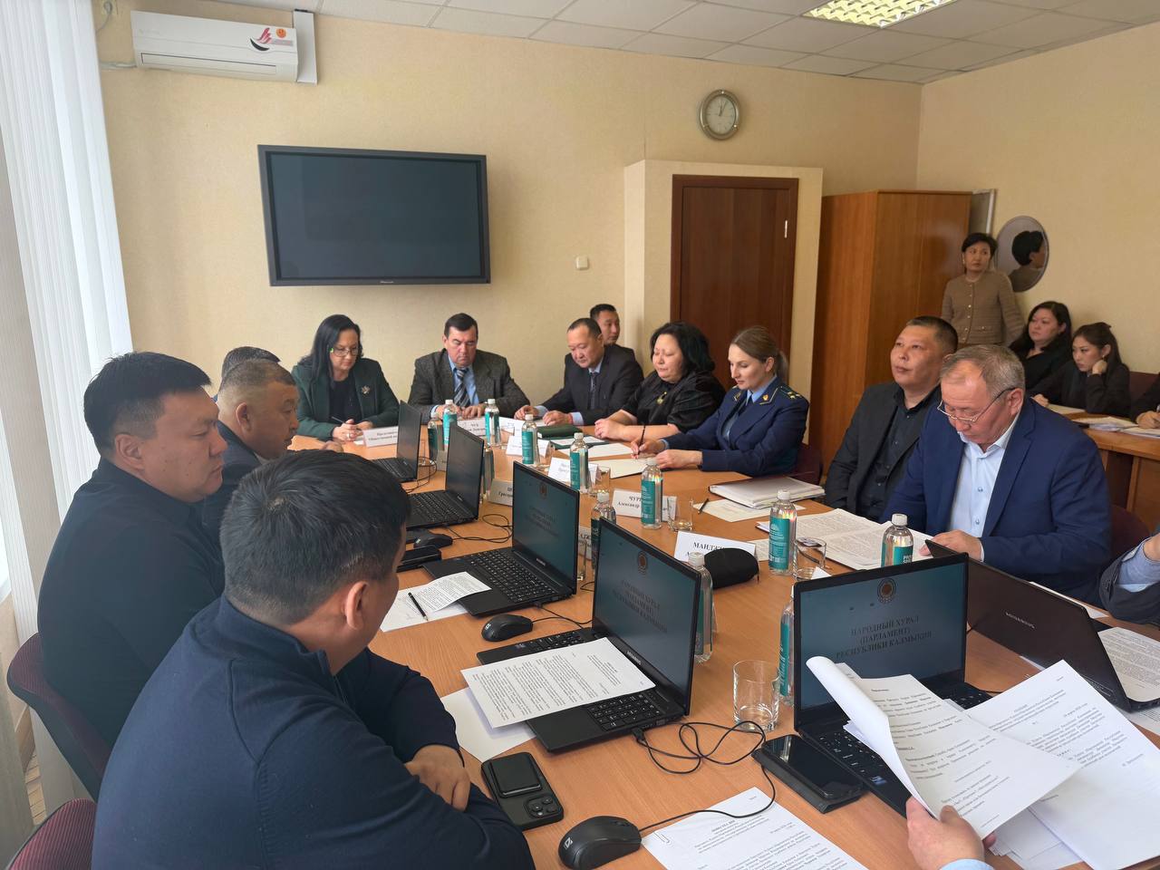 Комитет Народного Хурала (Парламента) Республики Калмыкия по законодательству, государственному строительству, местному самоуправлению и противодействию коррупции Комитет Народного Хурала (Парламента) Республики Калмыкия по законодательству, государственному строительству, местному самоуправлению и противодействию коррупции