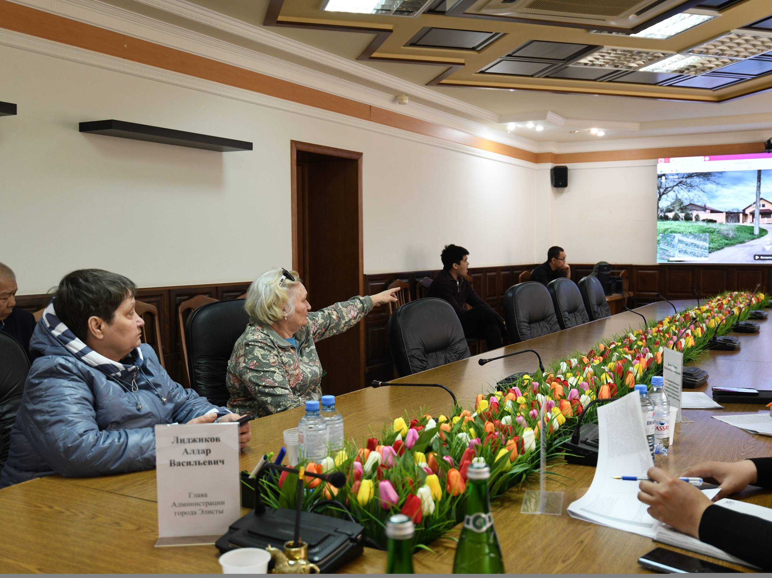 Алдар Лиджиков: В череде рабочих будней не забываем напрямую общаться с нашими жителями, решая самые разные вопросы Алдар Лиджиков: В череде рабочих будней не забываем напрямую общаться с нашими жителями, решая самые разные вопросы