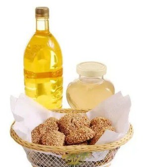 Нежные лепешки с медом и кунжутом: простой рецепт для гурманов