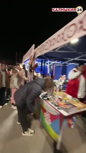 Настоящий хит открытия Фестиваля - палатки с продукцией местных калмыцких производителей!