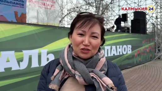 Наша землячка приехала из Испании на Фестиваль тюльпанов — специально, чтобы вновь прочувствовать атмосферу родной степи