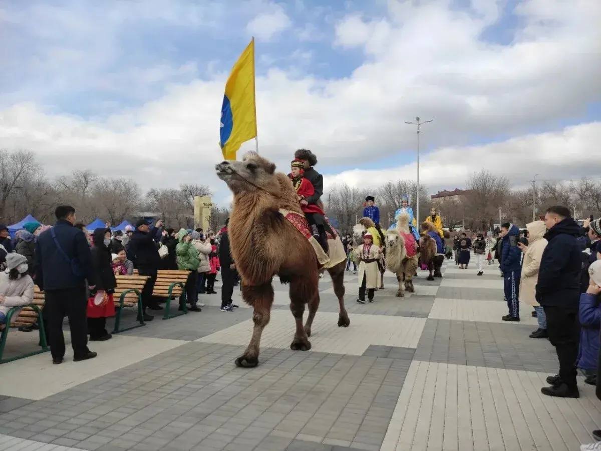 «Ирхитн эрнвидн!» — «Добро пожаловать!» «Ирхитн эрнвидн!» — «Добро пожаловать!»