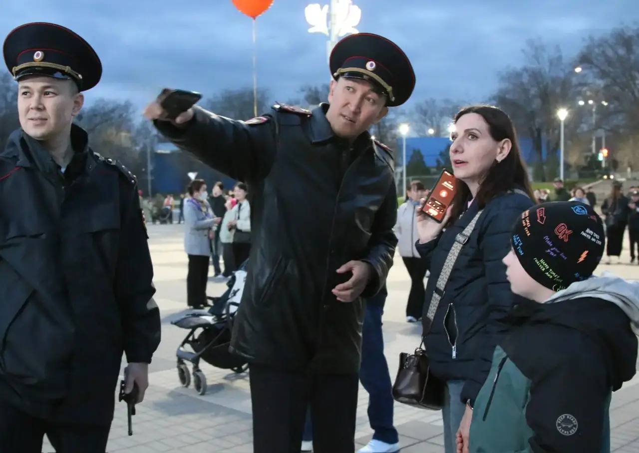 «Ирхитн эрнвидн!» — «Добро пожаловать!» «Ирхитн эрнвидн!» — «Добро пожаловать!»