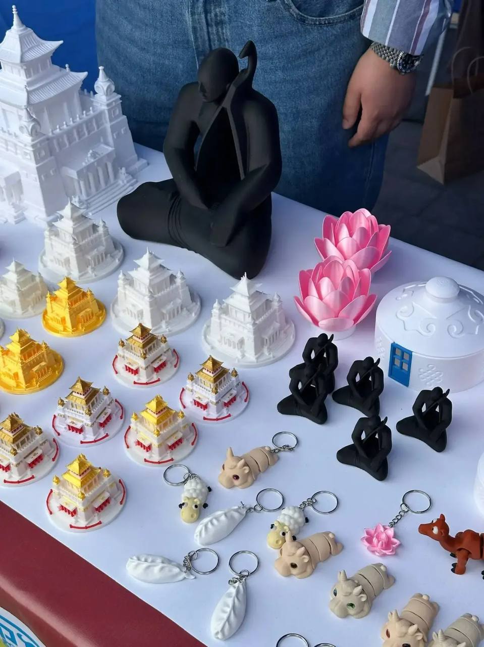 «Ирхитн эрнвидн!» — «Добро пожаловать!» «Ирхитн эрнвидн!» — «Добро пожаловать!»