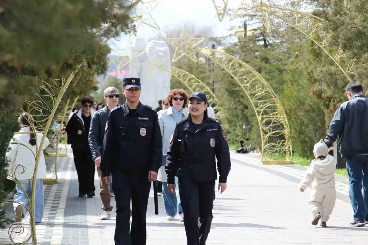 «Ирхитн эрнвидн!» — «Добро пожаловать!» «Ирхитн эрнвидн!» — «Добро пожаловать!»