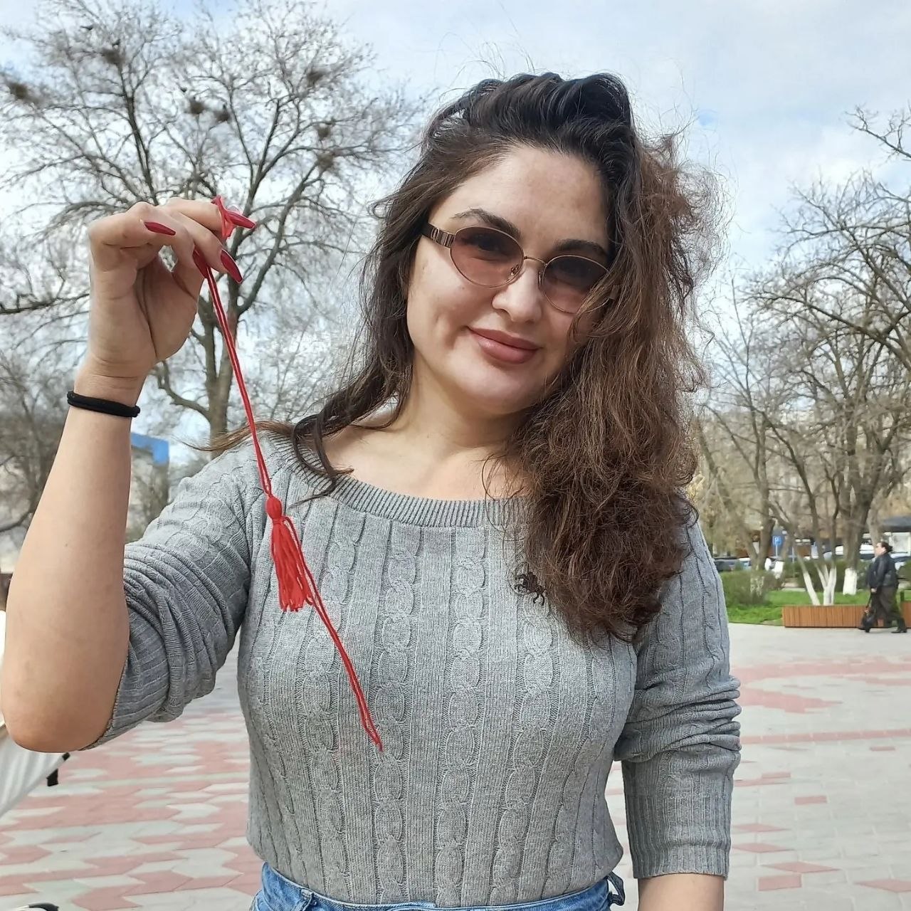 А вы заметили, что в дни проведения Фестиваля тюльпанов у Культурного центра «Родина» серебряные волонтеры проводят мастер-классы А вы заметили, что в дни проведения Фестиваля тюльпанов у Культурного центра «Родина» серебряные волонтеры проводят мастер-классы