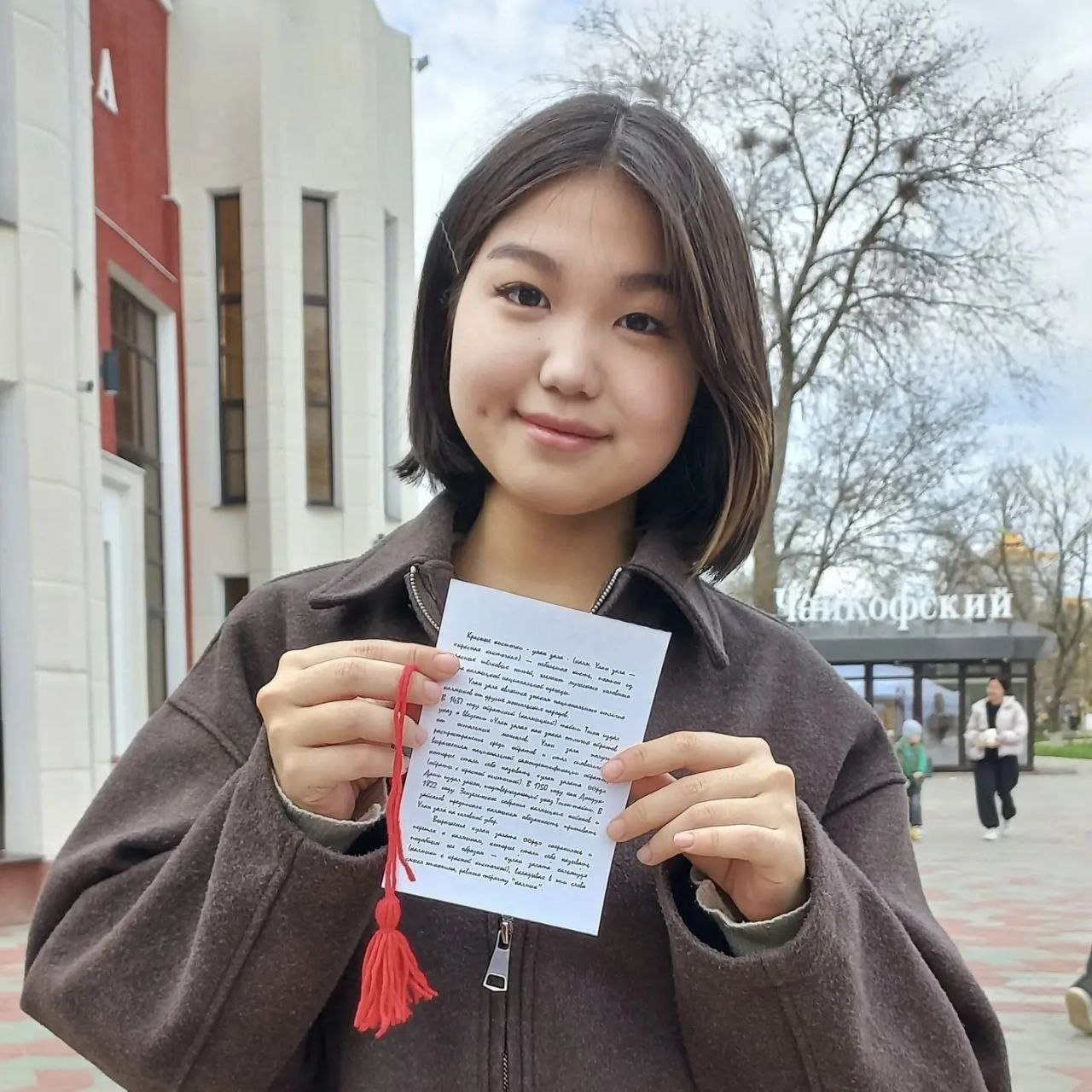 А вы заметили, что в дни проведения Фестиваля тюльпанов у Культурного центра «Родина» серебряные волонтеры проводят мастер-классы А вы заметили, что в дни проведения Фестиваля тюльпанов у Культурного центра «Родина» серебряные волонтеры проводят мастер-классы