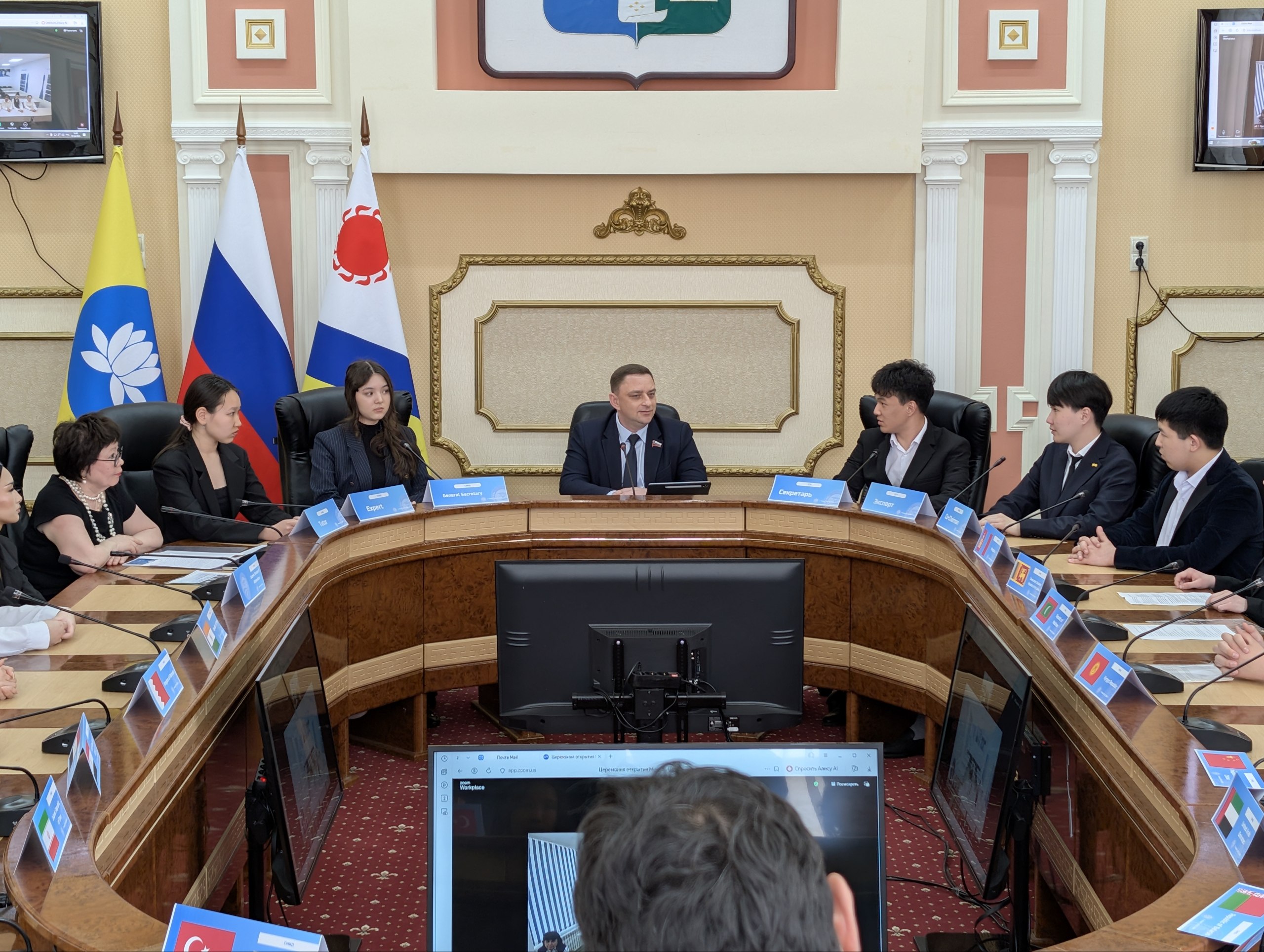 Максим Сорокин: Наше будущее – наше дети!. Принял участие в очень интересном мероприятии – сессии модели Шанхайской организации сотрудничества Элистинского лицея