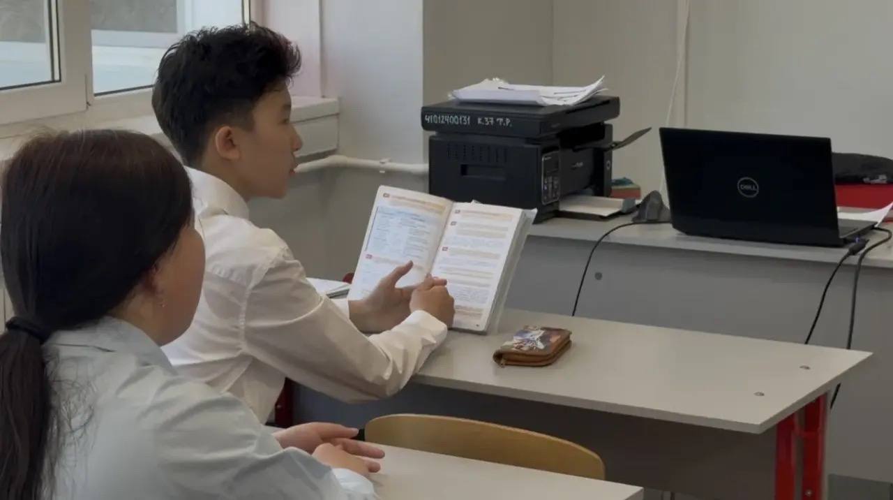 В школе №21 Элисты уроки калмыцкого языка проходят с использованием искусственного интеллекта В школе №21 Элисты уроки калмыцкого языка проходят с использованием искусственного интеллекта