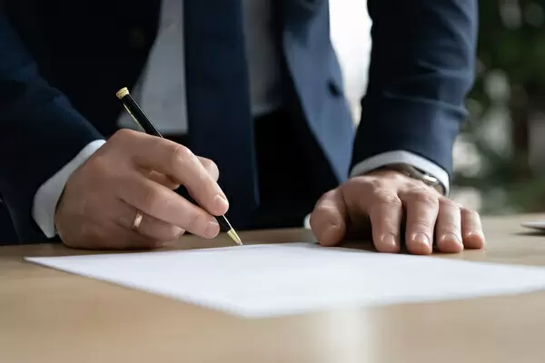 Депутат отозвал законопроект о запрете "обвинительной информации" в СМИ