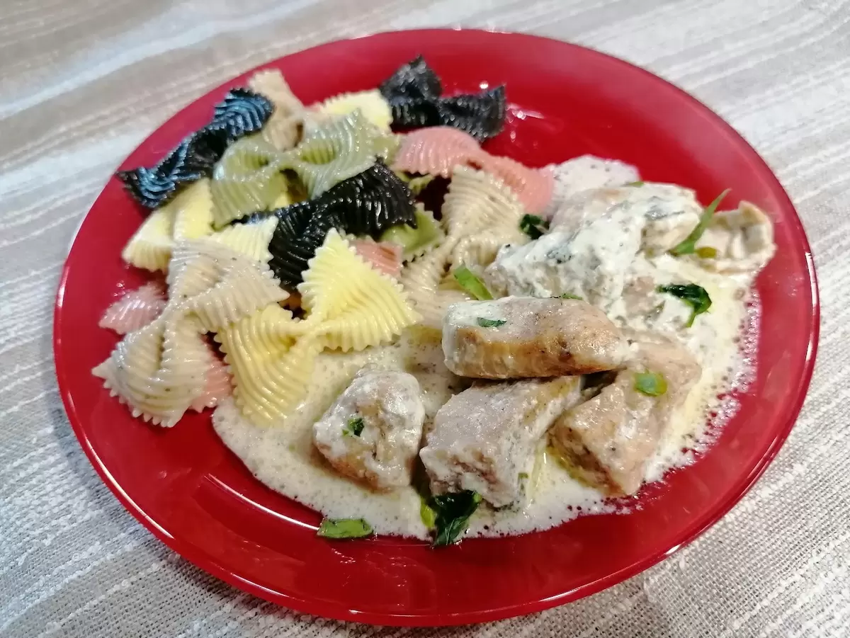 Куриная грудка в сырном соусе: легкий и вкусный рецепт для любого повода