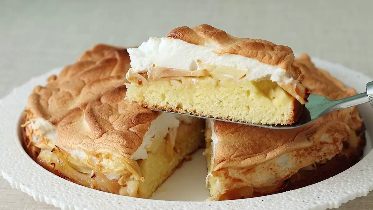 Нежный яблочный пирог, который станет звездой вашего стола