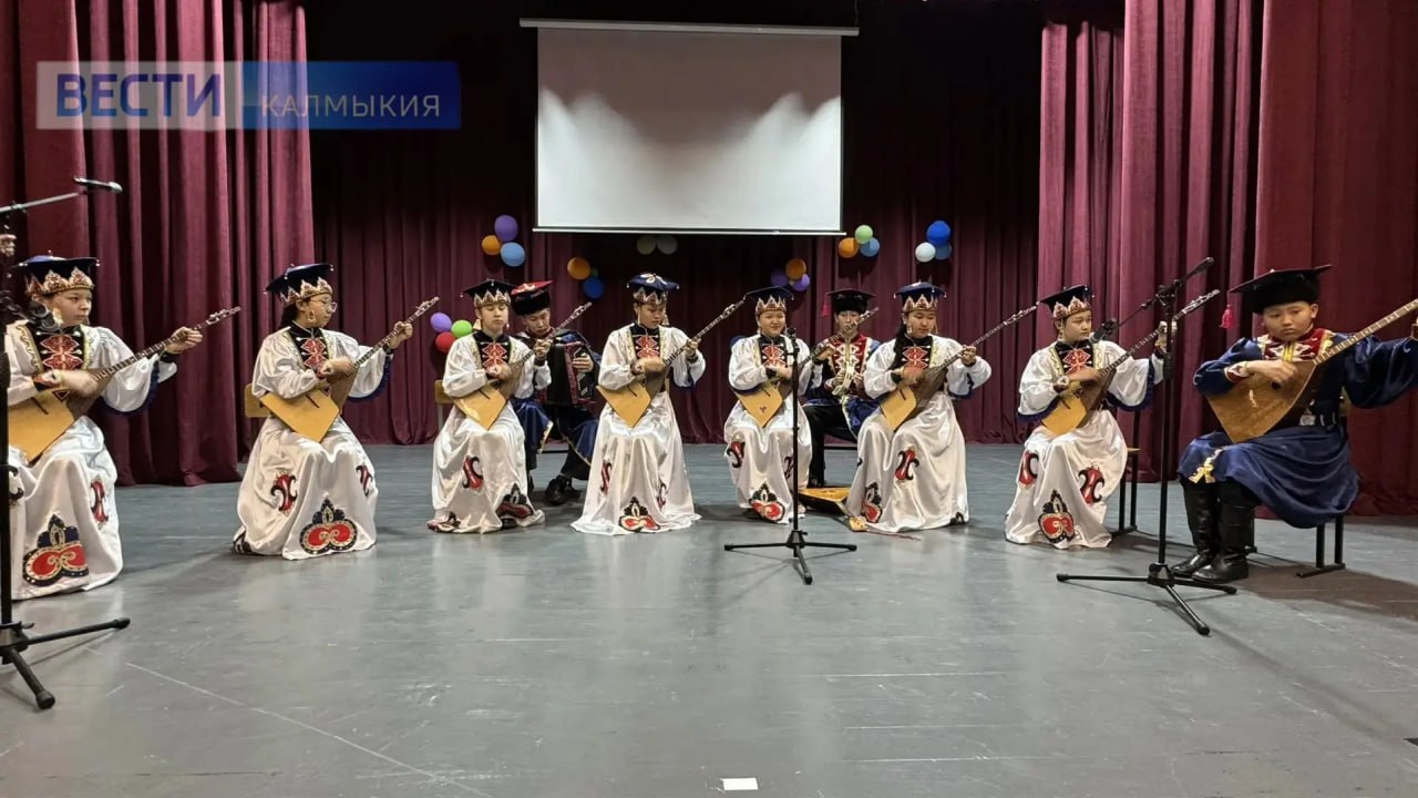 В Элисте стартовал 14-й сезон телевизионного конкурса «Теегин айс» В Элисте стартовал 14-й сезон телевизионного конкурса «Теегин айс»