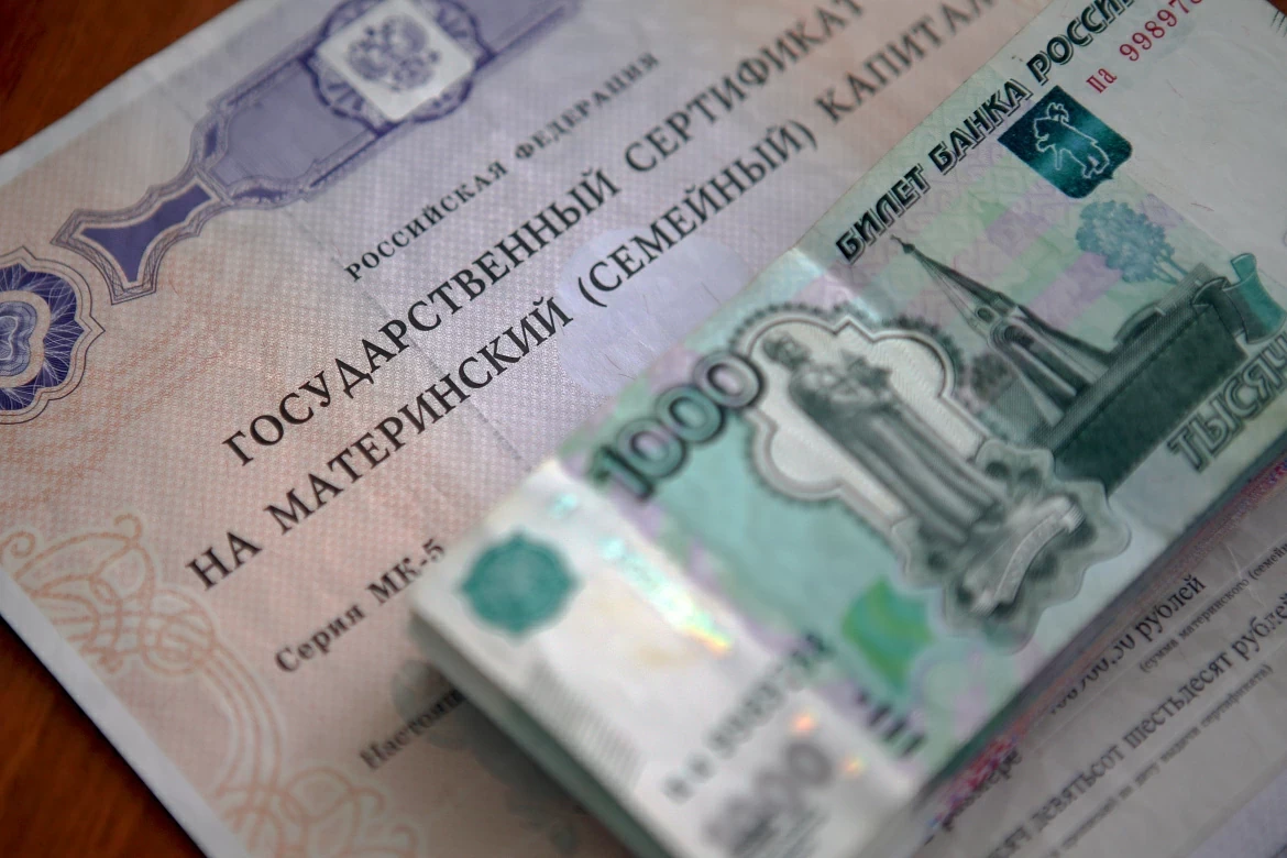 В Калмыкии полицейскими пресечена незаконная деятельность группы лиц, подозреваемых в мошенничестве в сфере получения социальных выплат в особо крупном размере