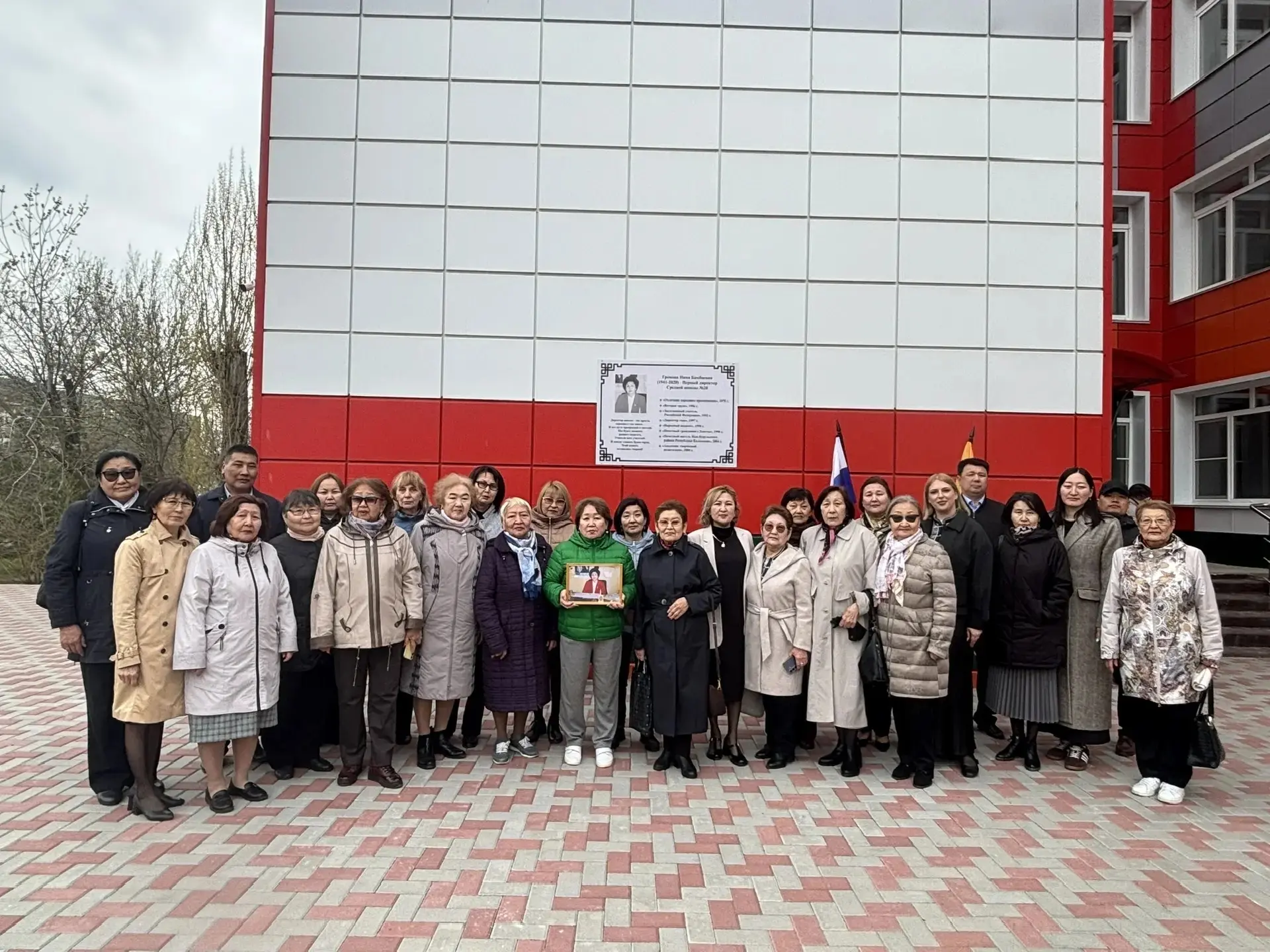 Элистинской школе №20 присвоено имя Нины Громовой Элистинской школе №20 присвоено имя Нины Громовой