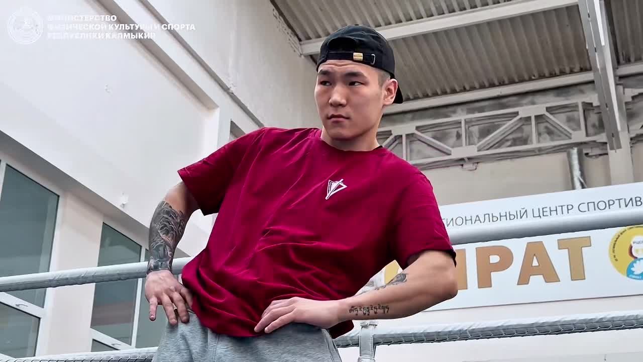 Сегодня зарядку в рамках Фестиваля тюльпанов для жителей и гостей республики провел Эльдар Хараев