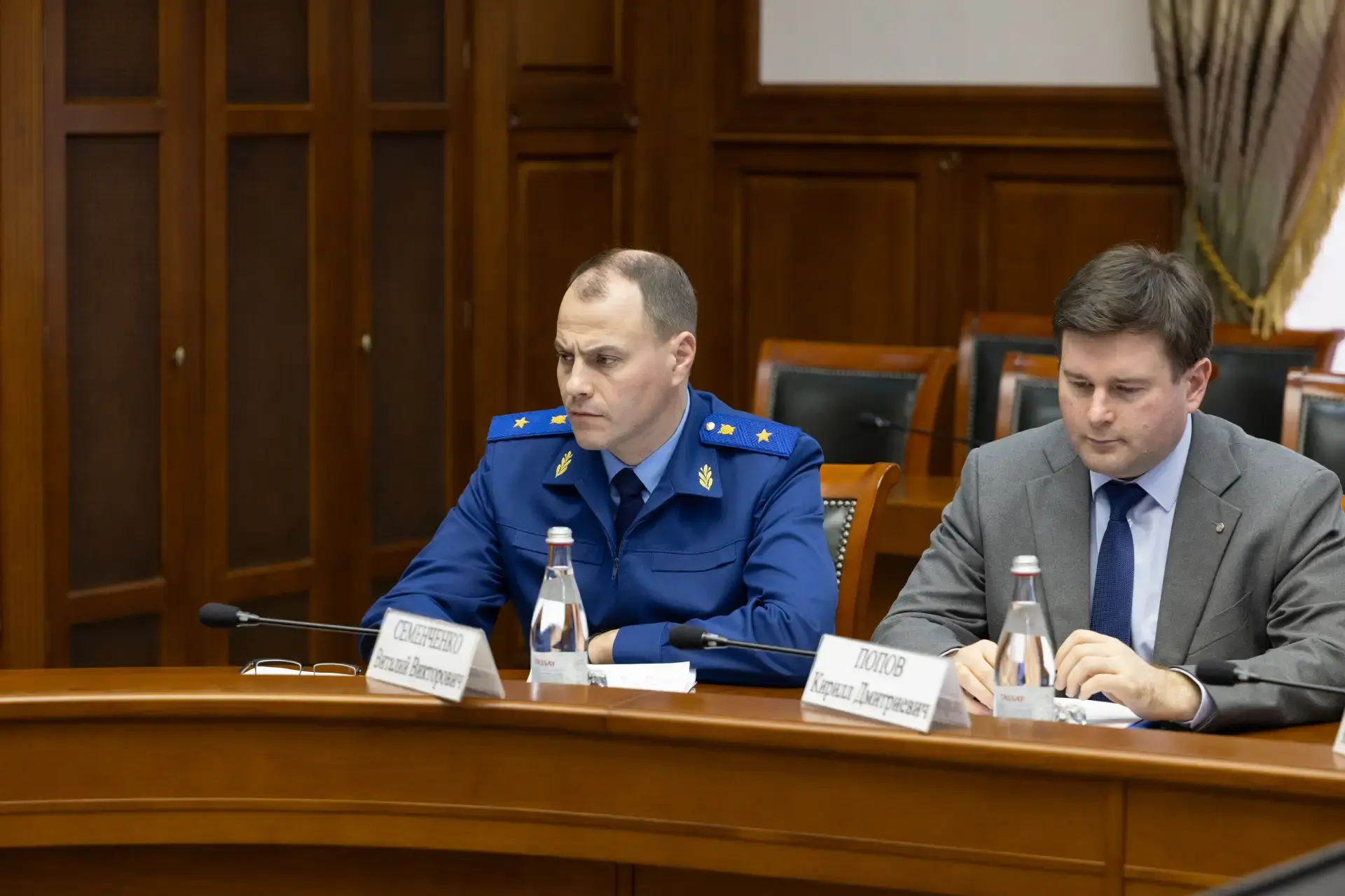 Глава Калмыкии Бату Хасиков провел совещание по строительству социальных и инфраструктурных объектов региона Глава Калмыкии Бату Хасиков провел совещание по строительству социальных и инфраструктурных объектов региона