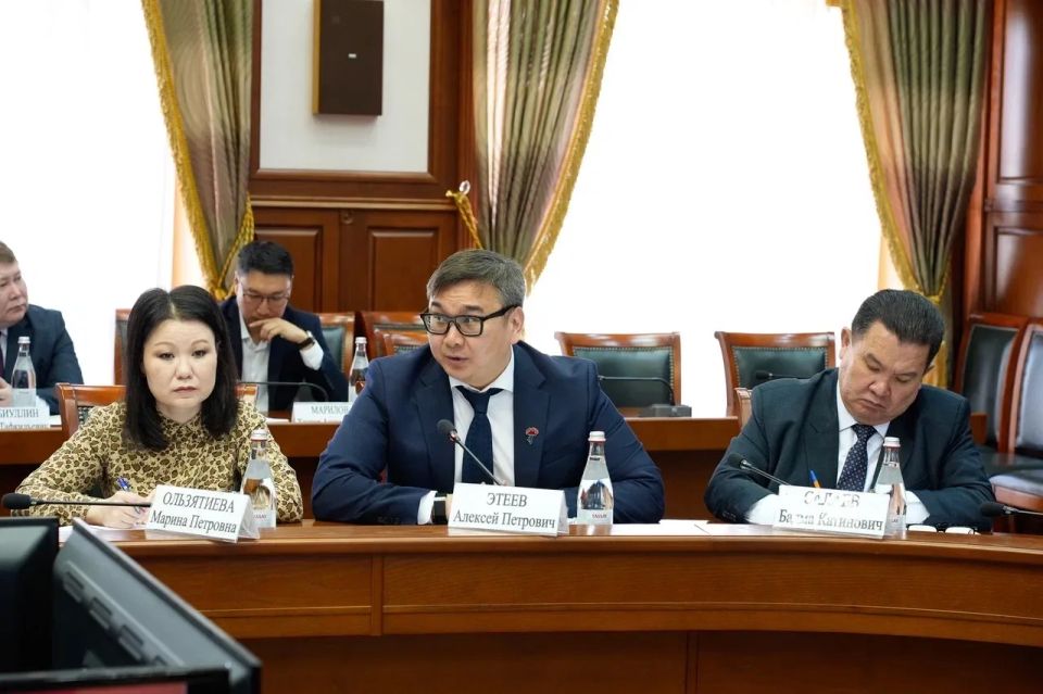 Бату Хасиков: Провели рабочее совещание по подготовке к 81-й годовщине Дня Победы и Дням культуры Индии в Калмыкии Бату Хасиков: Провели рабочее совещание по подготовке к 81-й годовщине Дня Победы и Дням культуры Индии в Калмыкии