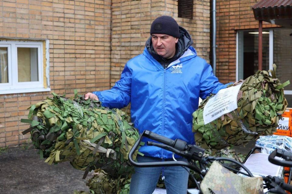 Накануне 9 мая при поддержке Единой России тысячи тонн гуманитарного груза отправлены «за ленточку» Накануне 9 мая при поддержке Единой России тысячи тонн гуманитарного груза отправлены «за ленточку»