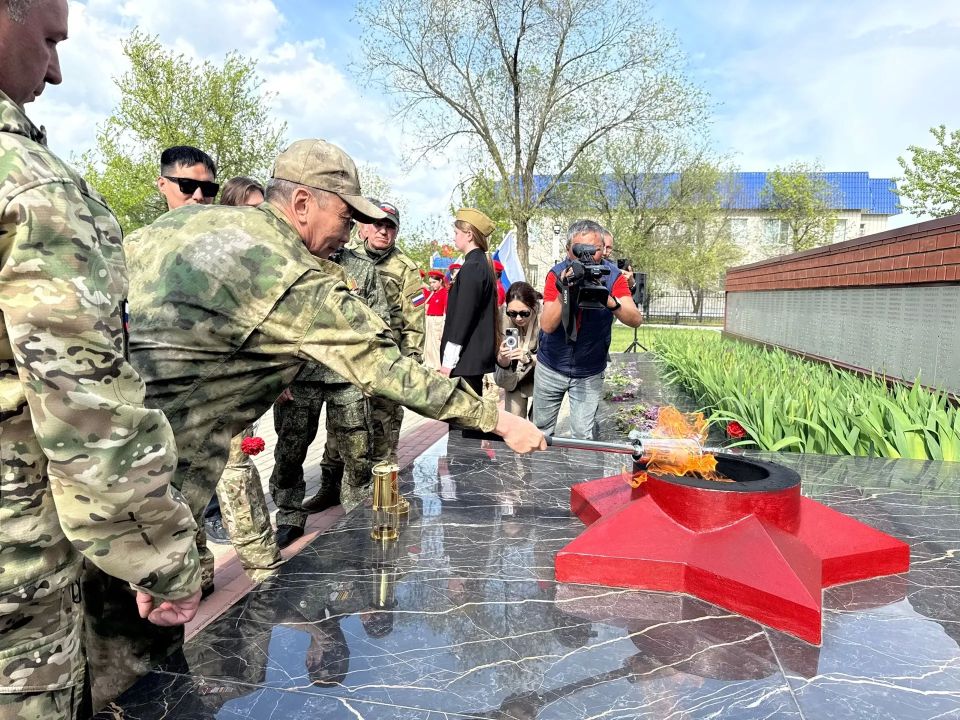 Прокурор Приютненского района принял участие во всероссийской патриотической акции «Огонь Памяти» Прокурор Приютненского района принял участие во всероссийской патриотической акции «Огонь Памяти»