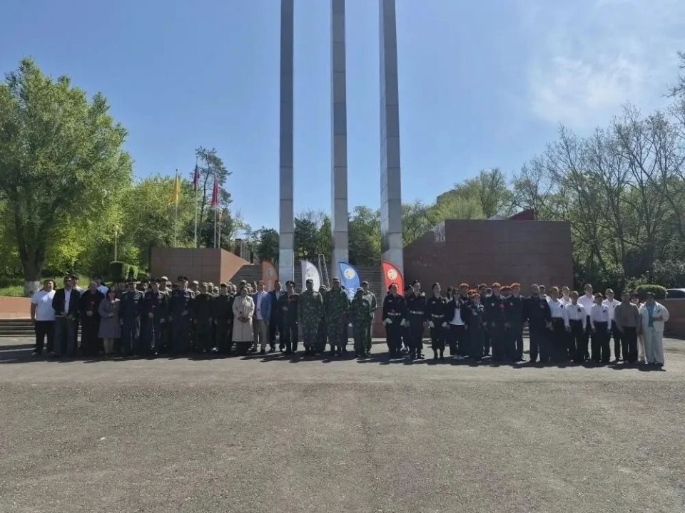 В Элисте прошел республиканский слет военно-спортивных команд «Джангрин баатрмуд», посвященный предстоящей 81-й годовщине Великой Победы В Элисте прошел республиканский слет военно-спортивных команд «Джангрин баатрмуд», посвященный предстоящей 81-й годовщине Великой Победы
