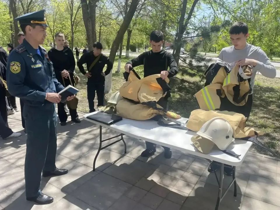 В Элисте прошел республиканский слет военно-спортивных команд «Джангрин баатрмуд», посвященный предстоящей 81-й годовщине Великой Победы В Элисте прошел республиканский слет военно-спортивных команд «Джангрин баатрмуд», посвященный предстоящей 81-й годовщине Великой Победы