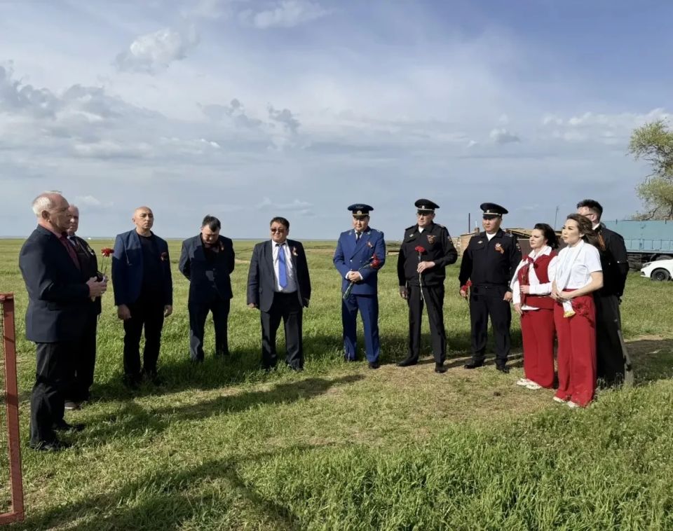 Прокурор Приютненского района принял участие во всероссийской патриотической акции «Огонь Памяти» Прокурор Приютненского района принял участие во всероссийской патриотической акции «Огонь Памяти»