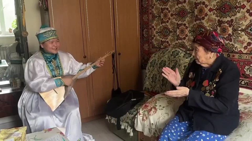 В эти предпраздничные дни самые теплые и искренние поздравления звучат в адрес ветеранов Великой Отечественной войны