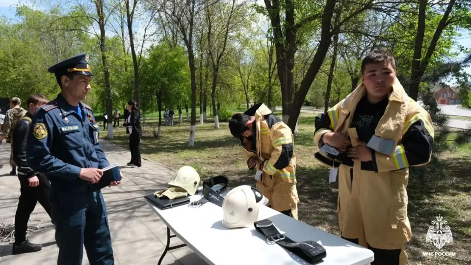 В Элисте прошел республиканский слет военно-спортивных команд «Джангрин баатрмуд», посвященный предстоящей 81-й годовщине Великой Победы В Элисте прошел республиканский слет военно-спортивных команд «Джангрин баатрмуд», посвященный предстоящей 81-й годовщине Великой Победы