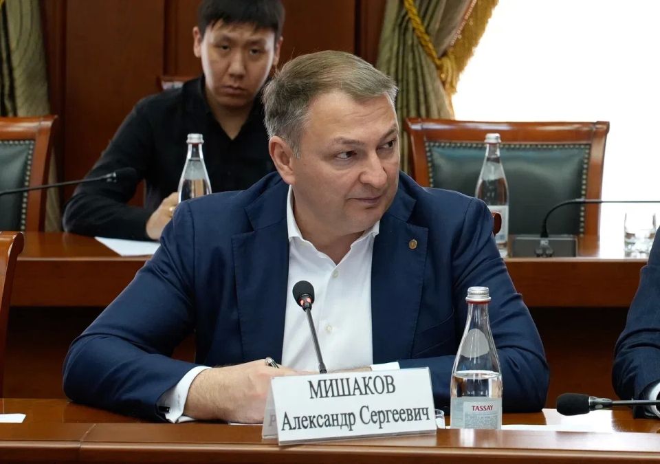 Бату Хасиков: Провели рабочее совещание по строительству социальных и инфраструктурных объектов в республике Бату Хасиков: Провели рабочее совещание по строительству социальных и инфраструктурных объектов в республике
