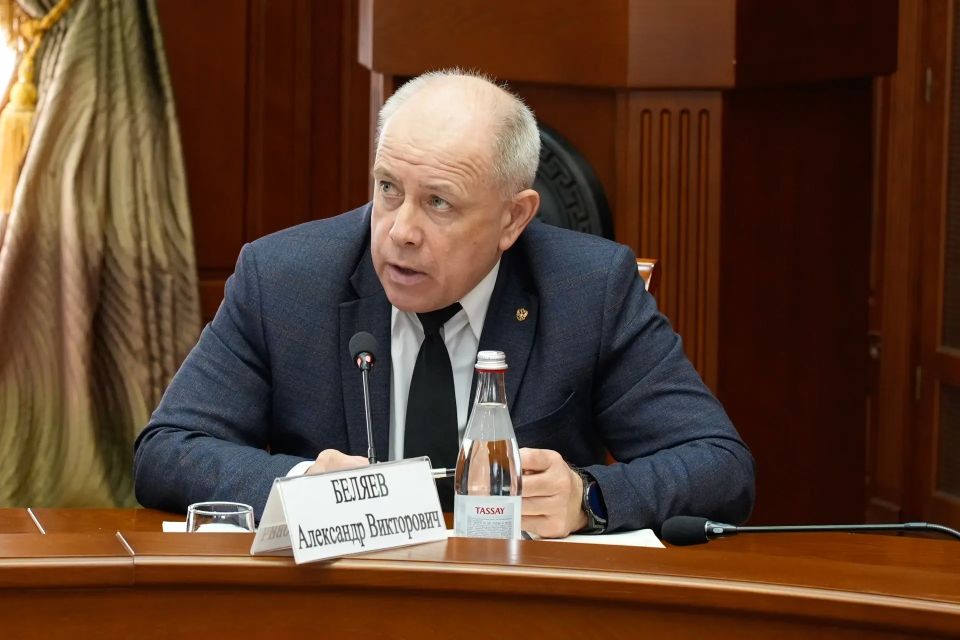 Бату Хасиков: Провели рабочее совещание по строительству социальных и инфраструктурных объектов в республике Бату Хасиков: Провели рабочее совещание по строительству социальных и инфраструктурных объектов в республике