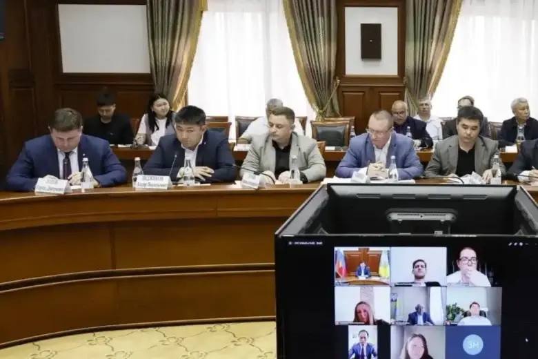 Сегодня прошло заседание межведомственной комиссии по проекту «Формирование комфортной городской среды», которое прошло под председательством Главы республики Бату Хасикова