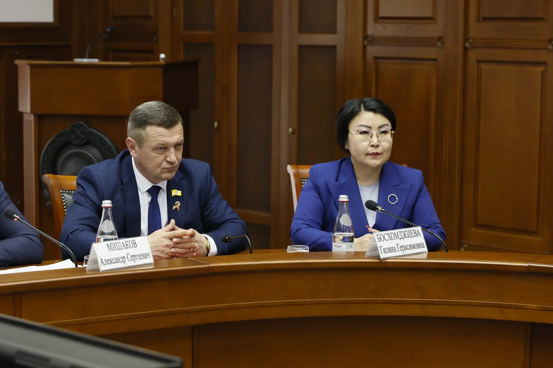 Бату Хасиков: Провели заседание межведомственной комиссии по проекту «Формирование комфортной городской среды» Бату Хасиков: Провели заседание межведомственной комиссии по проекту «Формирование комфортной городской среды»