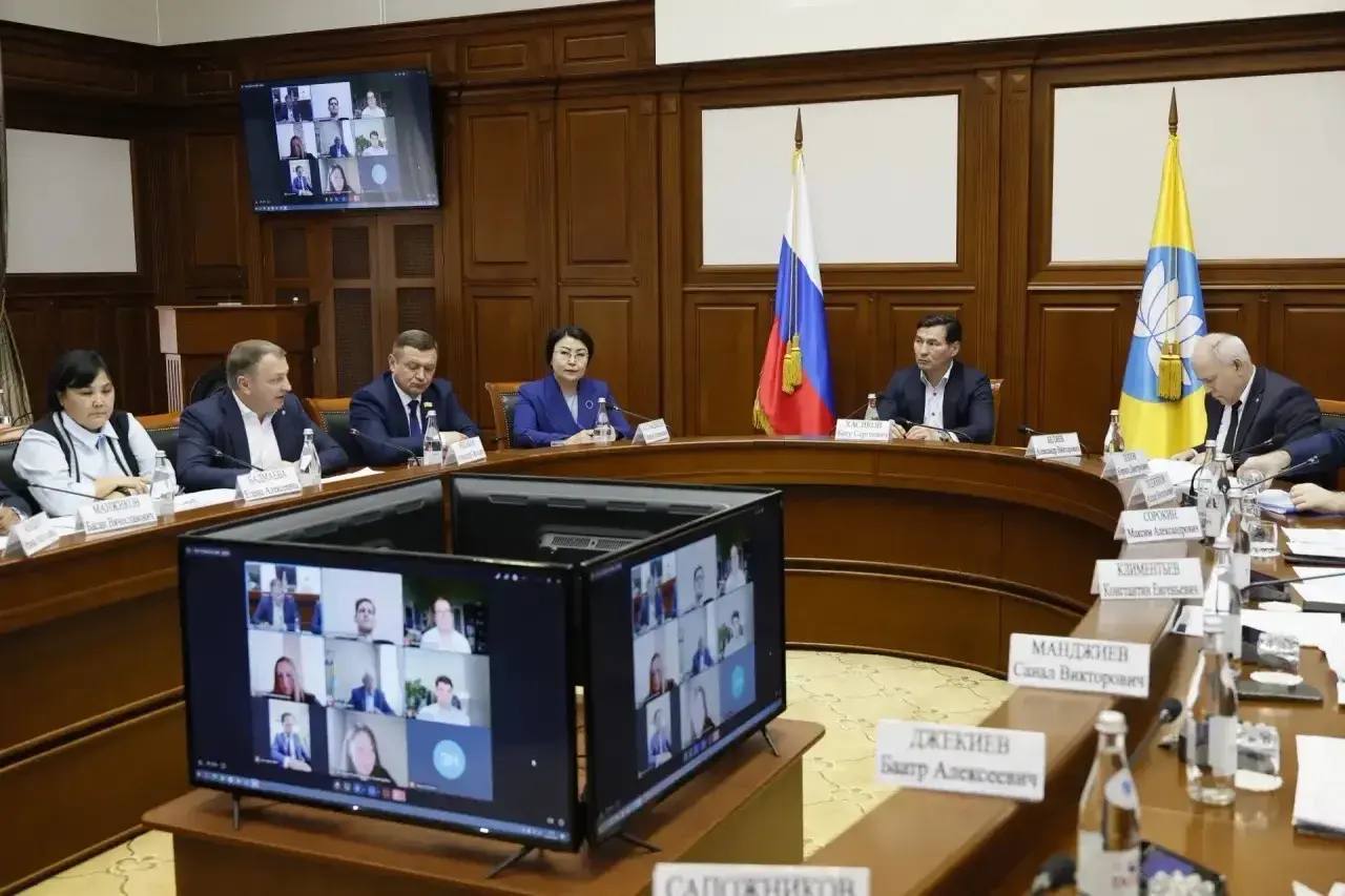 Сегодня прошло заседание межведомственной комиссии по проекту «Формирование комфортной городской среды», которое прошло под председательством Главы республики Бату Хасикова Сегодня прошло заседание межведомственной комиссии по проекту «Формирование комфортной городской среды», которое прошло под председательством Главы республики Бату Хасикова