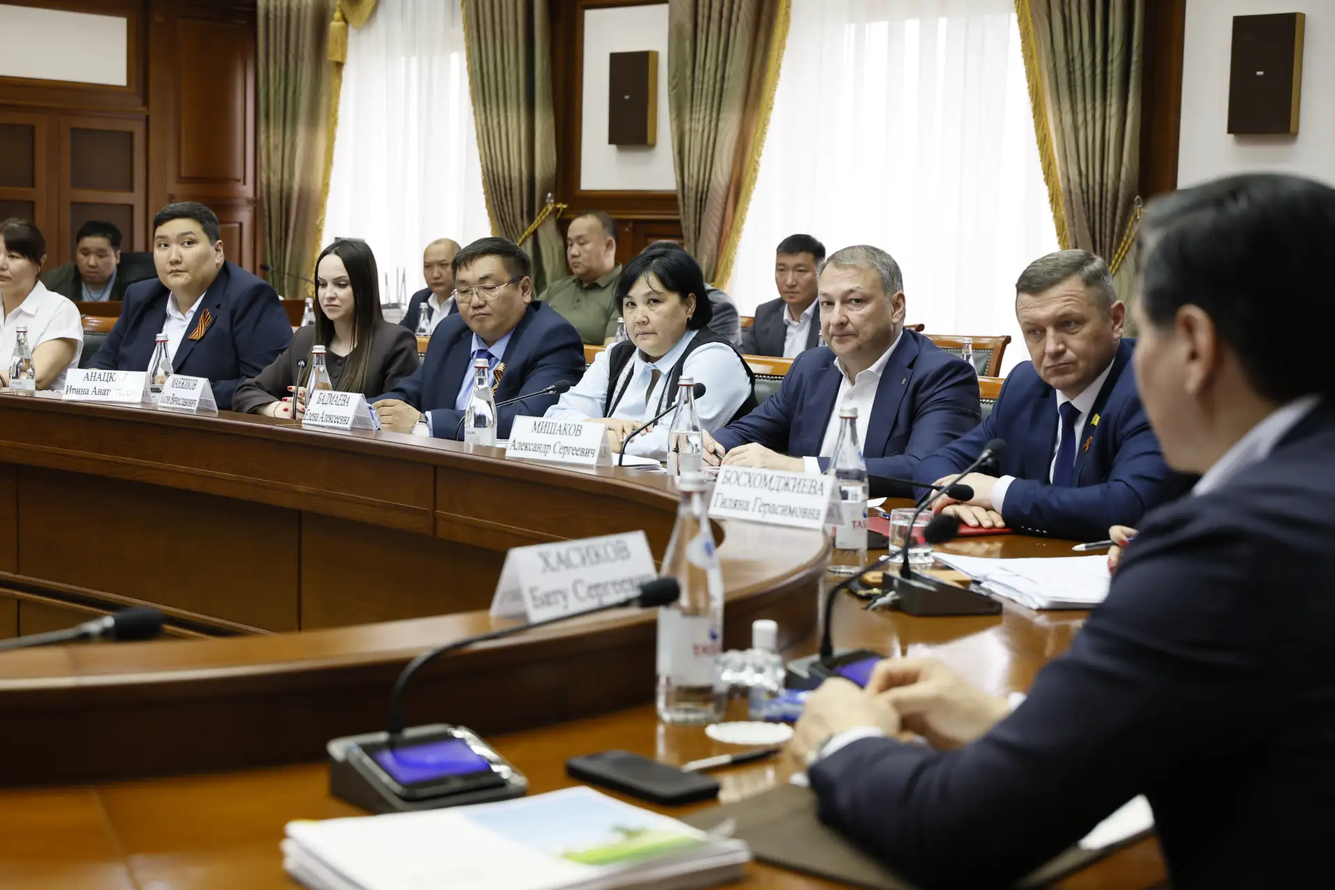 Бату Хасиков: Провели заседание межведомственной комиссии по проекту «Формирование комфортной городской среды» Бату Хасиков: Провели заседание межведомственной комиссии по проекту «Формирование комфортной городской среды»