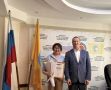 Константин Климентьев вручил почетную грамоту Министерства Джанджиевой Байрте Михайловне — директору Автономного учреждения Республики Калмыкия «Элистинский учебно-курсовой комбинат ЖКХ Республики Калмыкия»